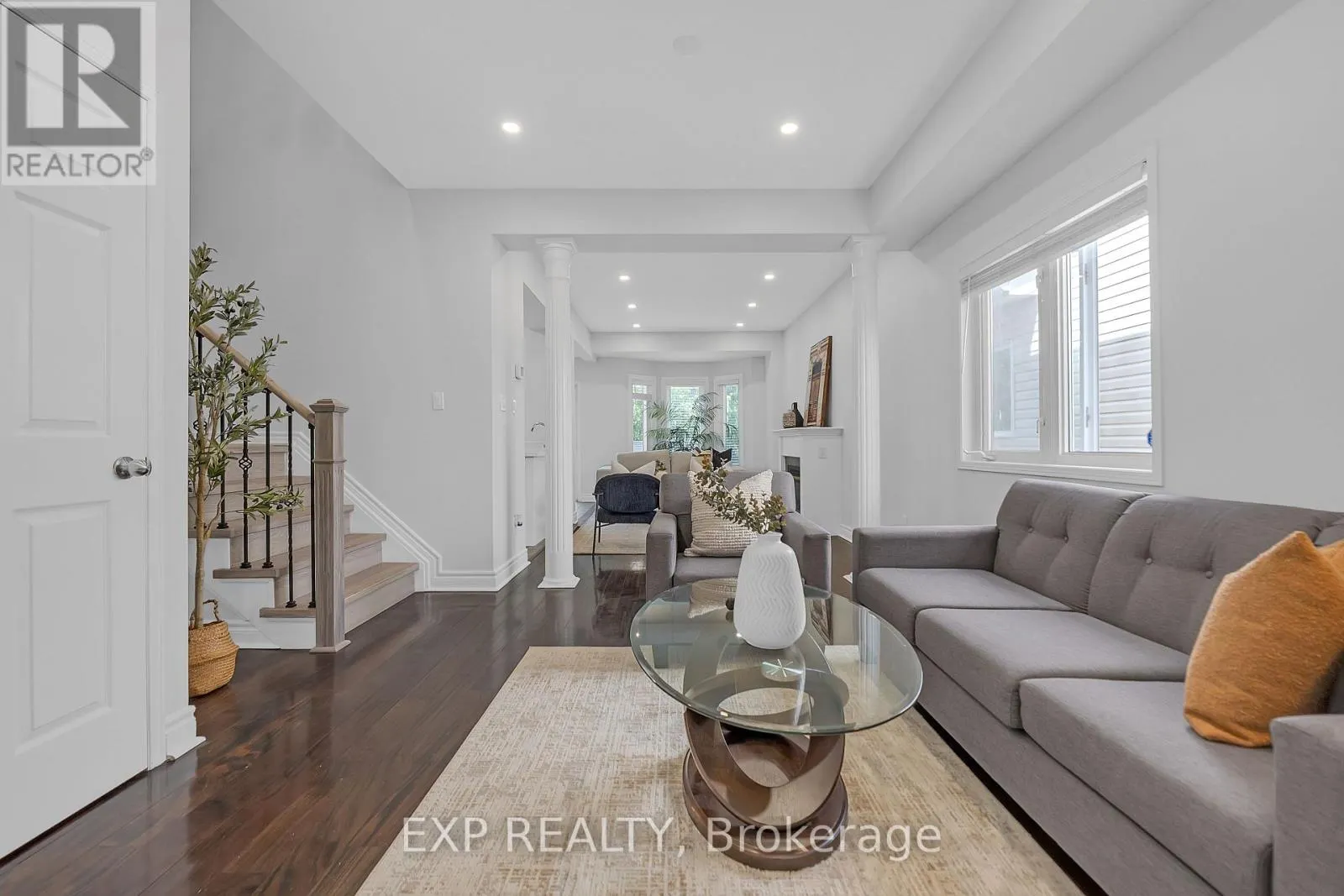 212 SHADOW PLACE