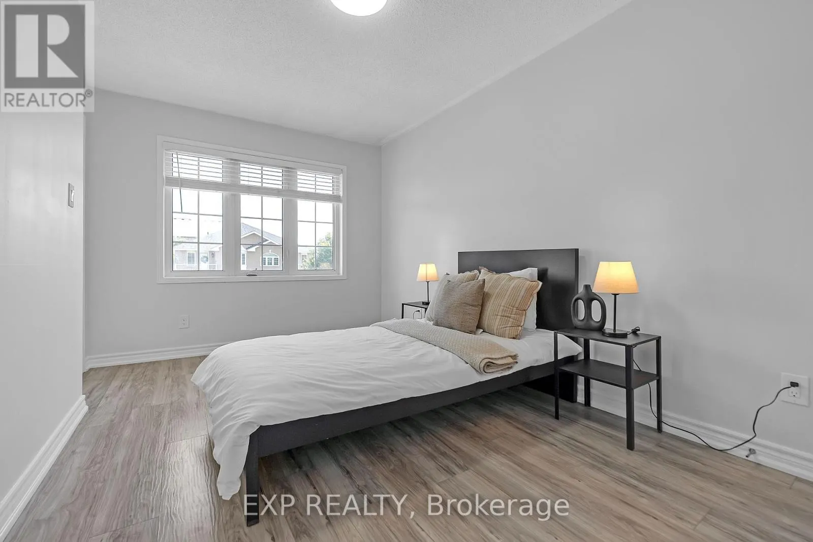212 SHADOW PLACE