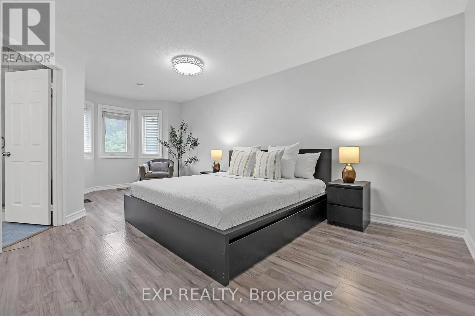 212 SHADOW PLACE