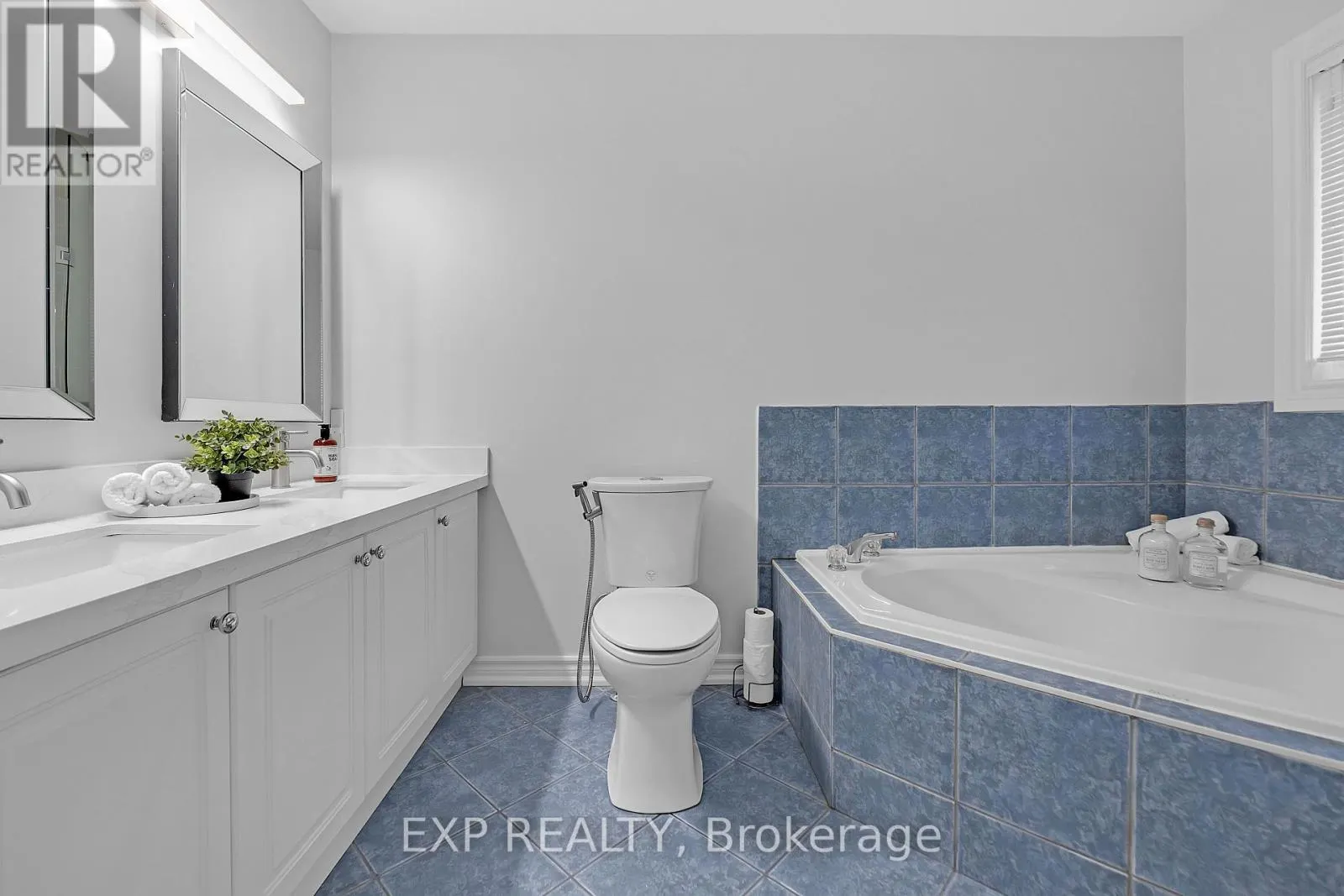 212 SHADOW PLACE