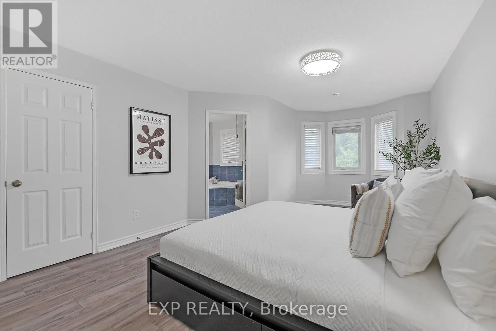 212 SHADOW PLACE