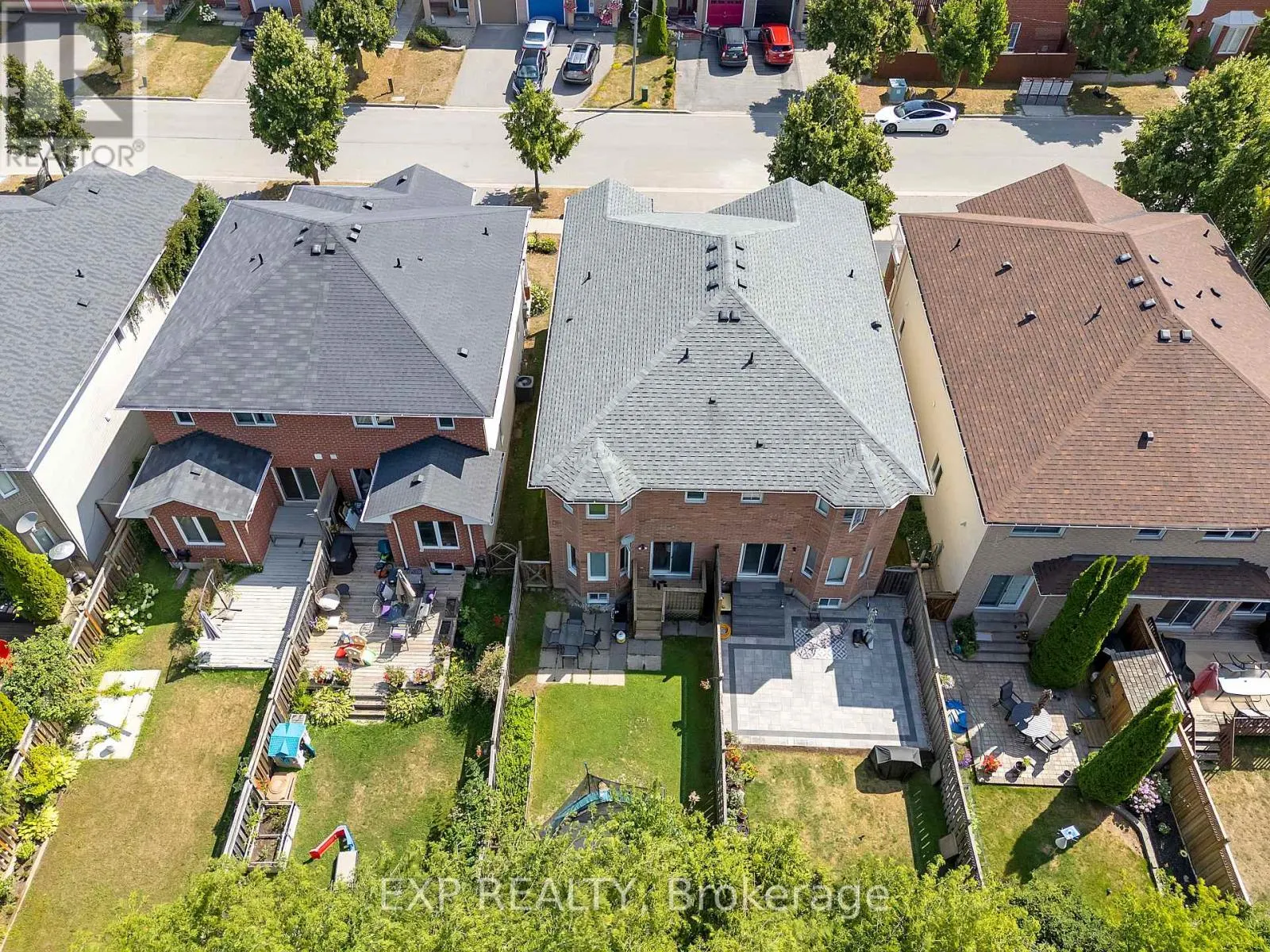 212 SHADOW PLACE