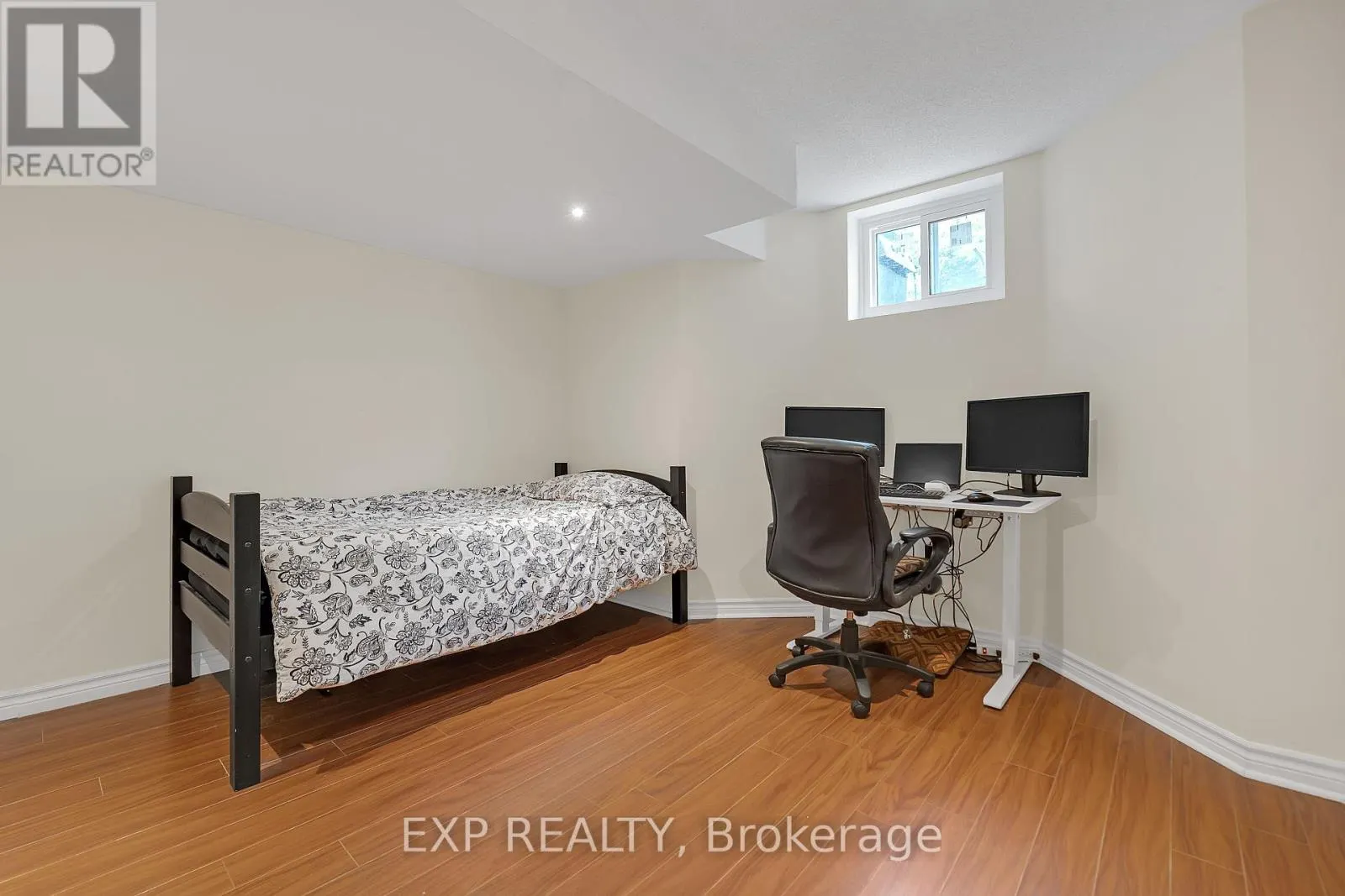 212 SHADOW PLACE