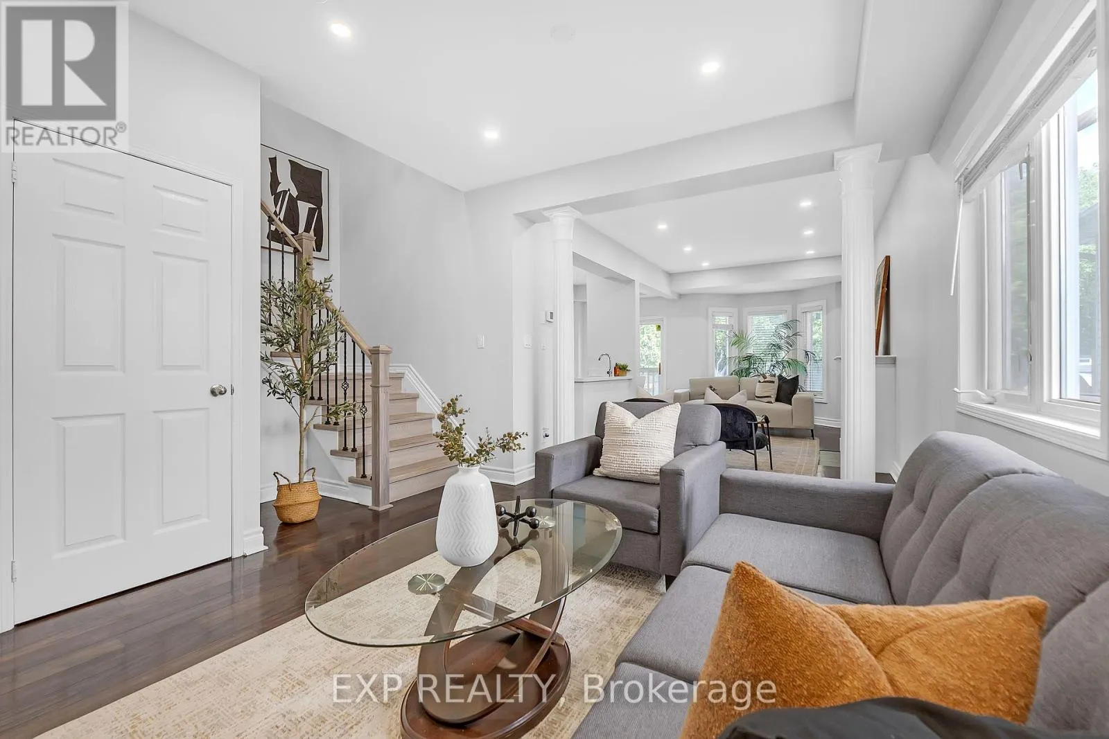 212 SHADOW PLACE