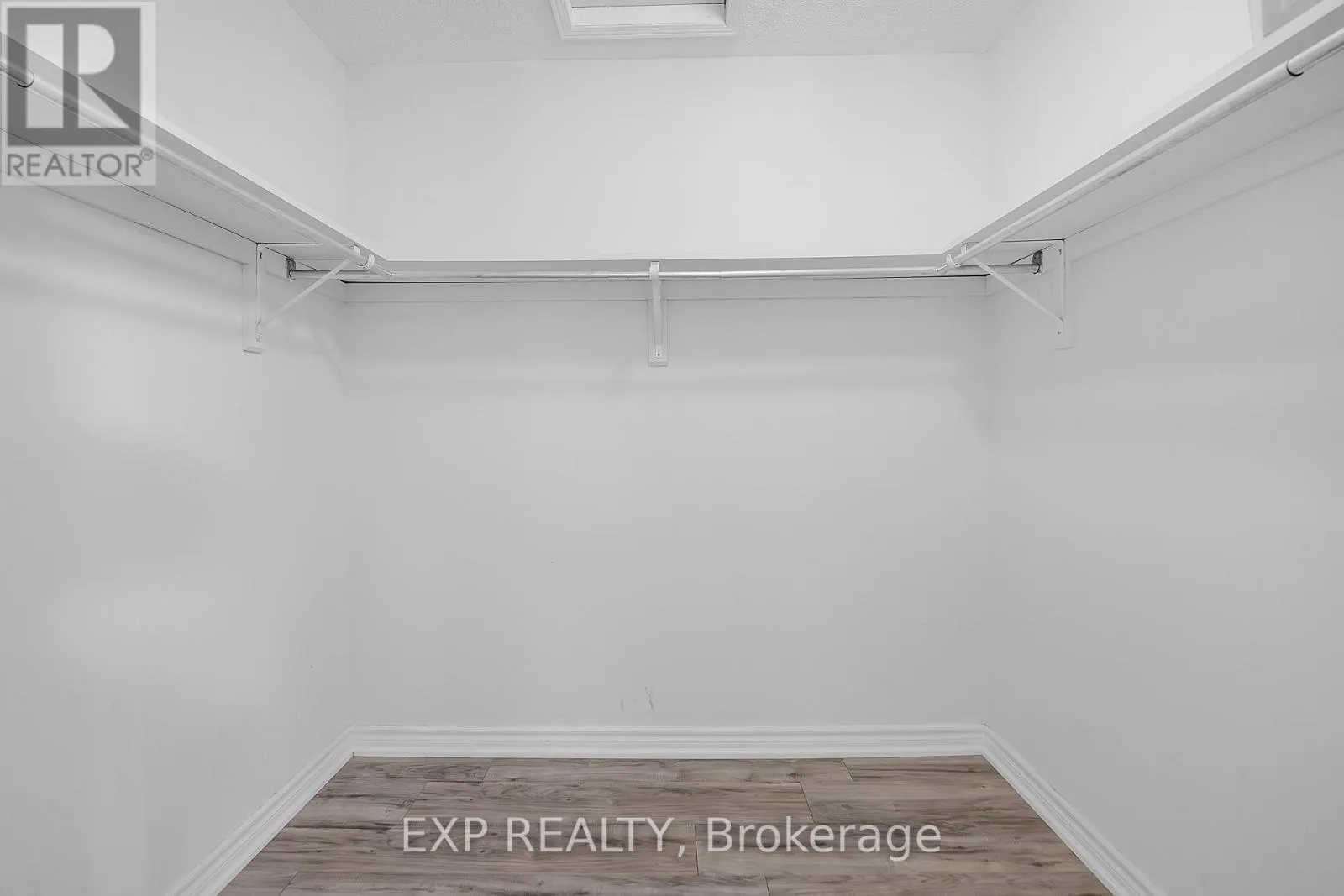 212 SHADOW PLACE