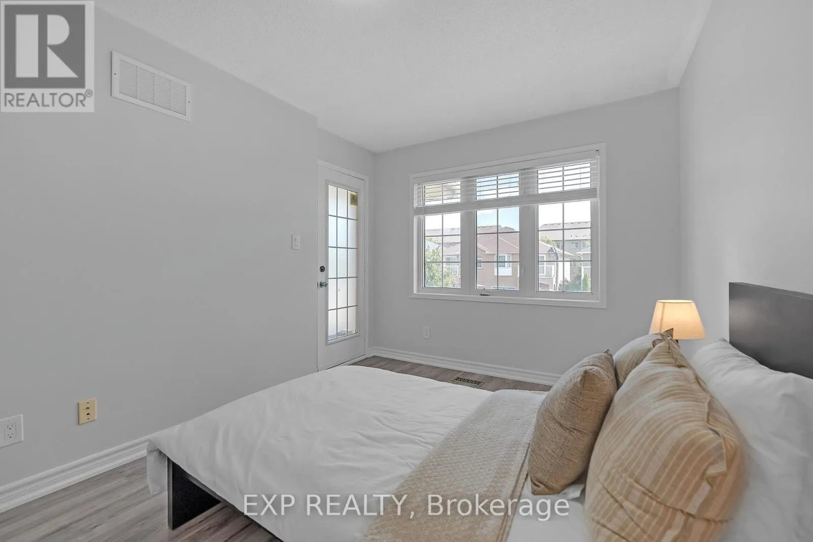212 SHADOW PLACE
