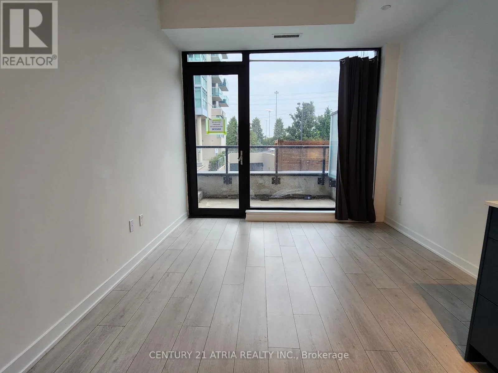 122 - 1604 CHARLES STREET