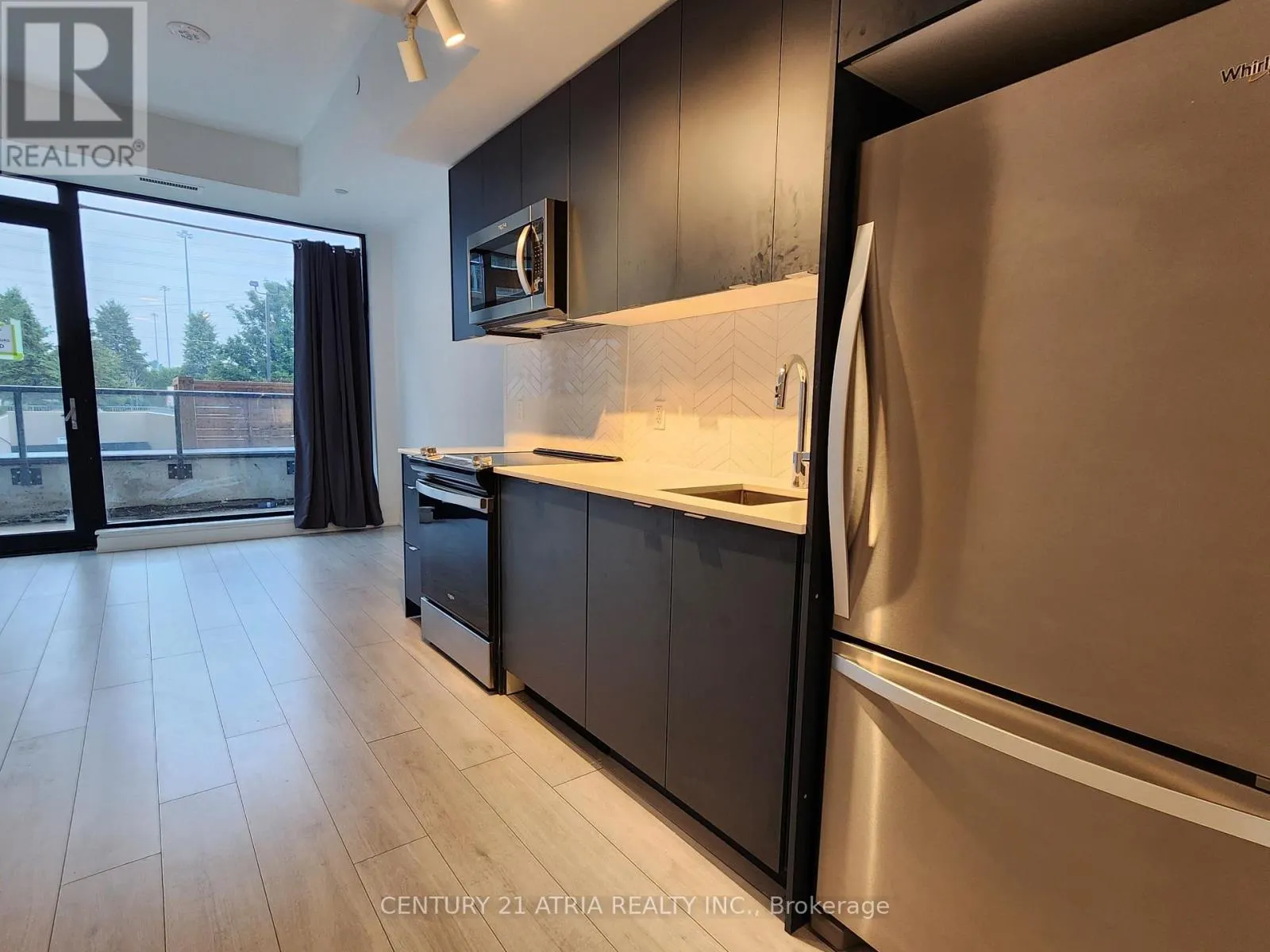 122 - 1604 CHARLES STREET