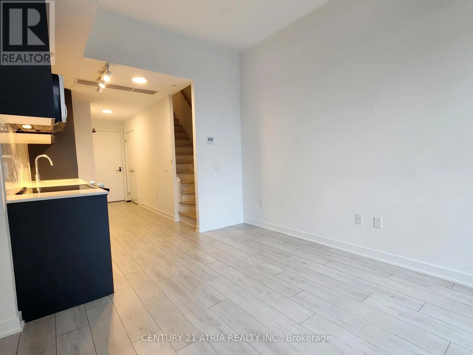 122 - 1604 CHARLES STREET