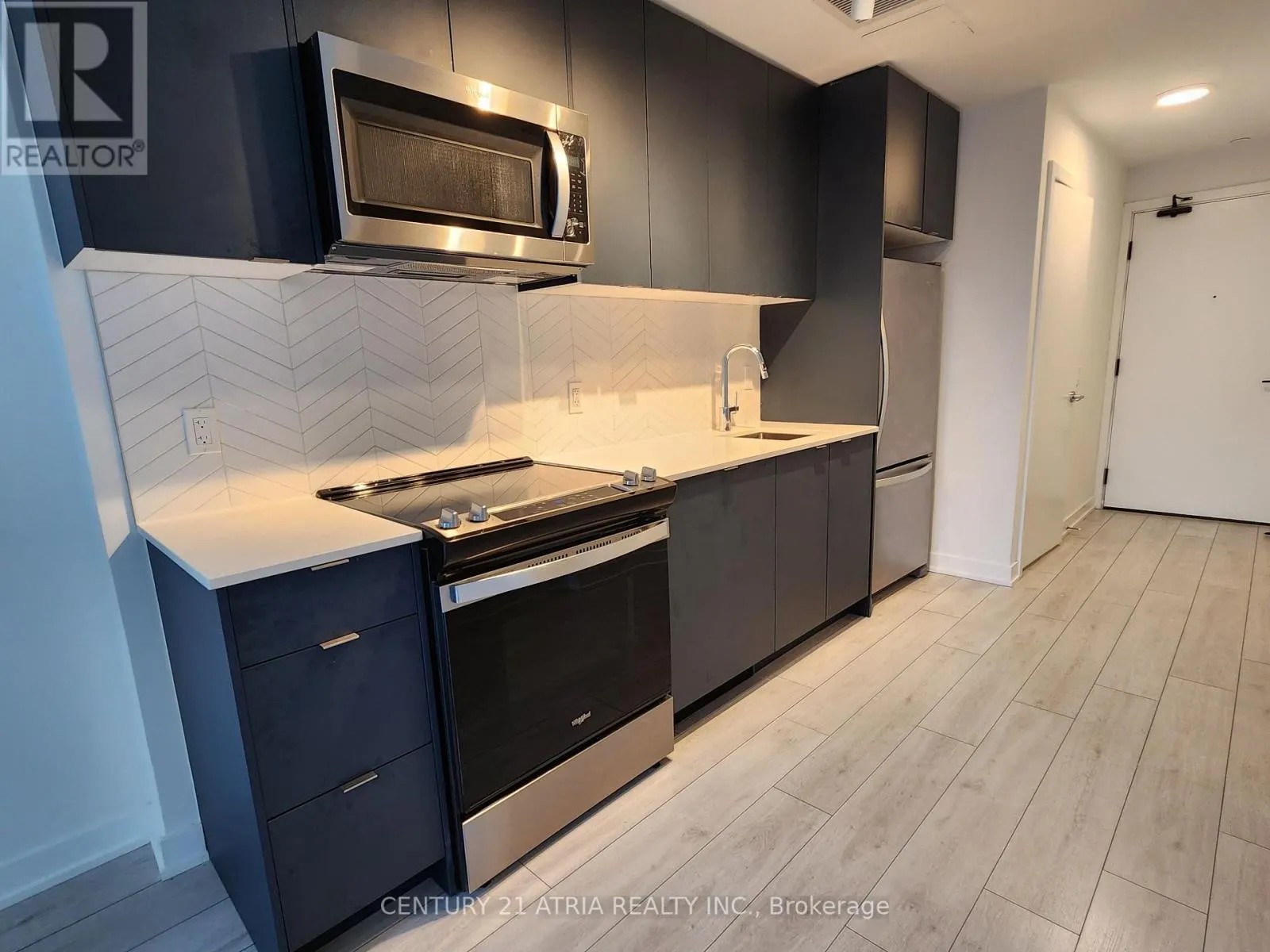 122 - 1604 CHARLES STREET