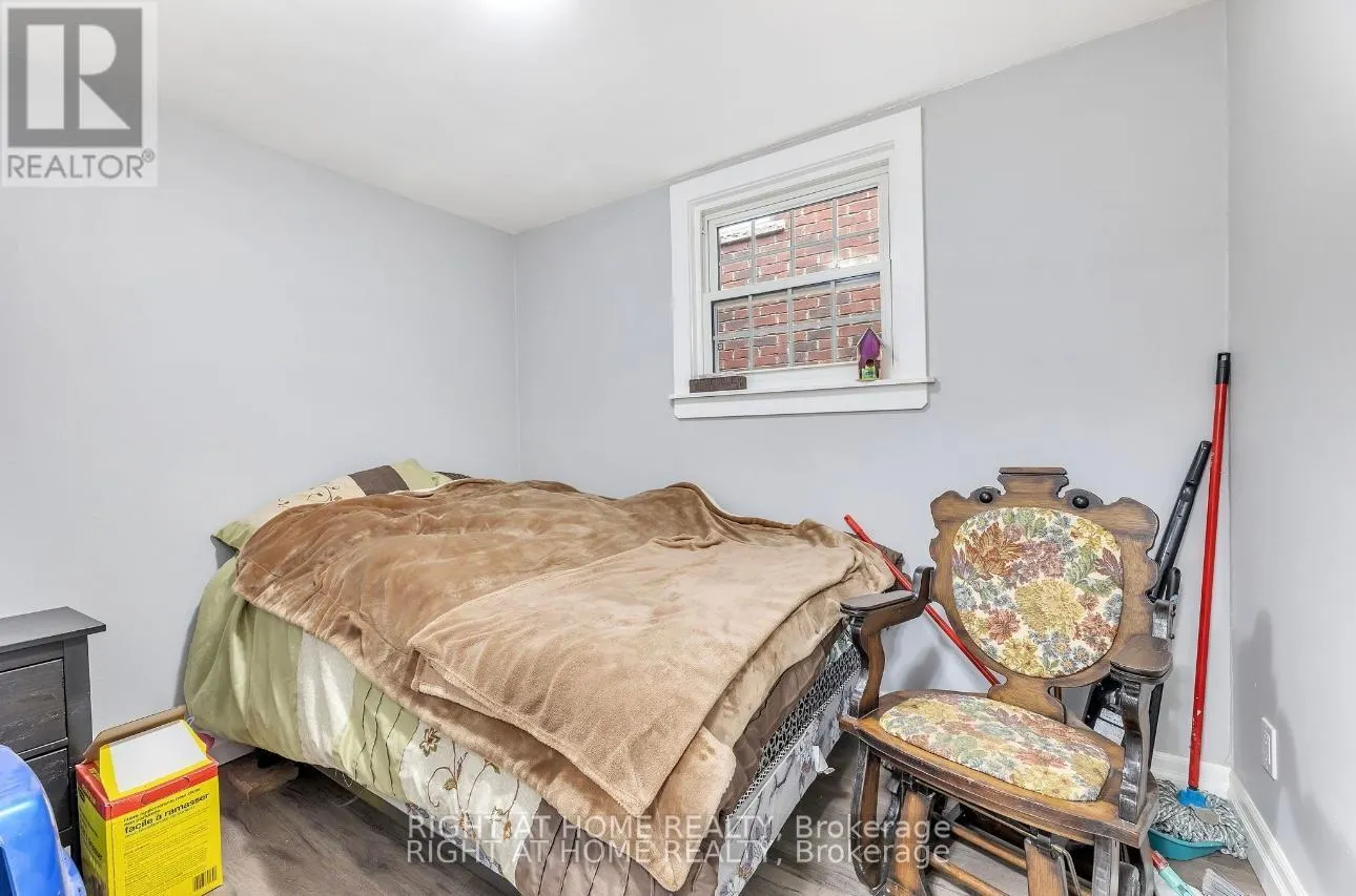 2 - 100 CROMWELL AVENUE