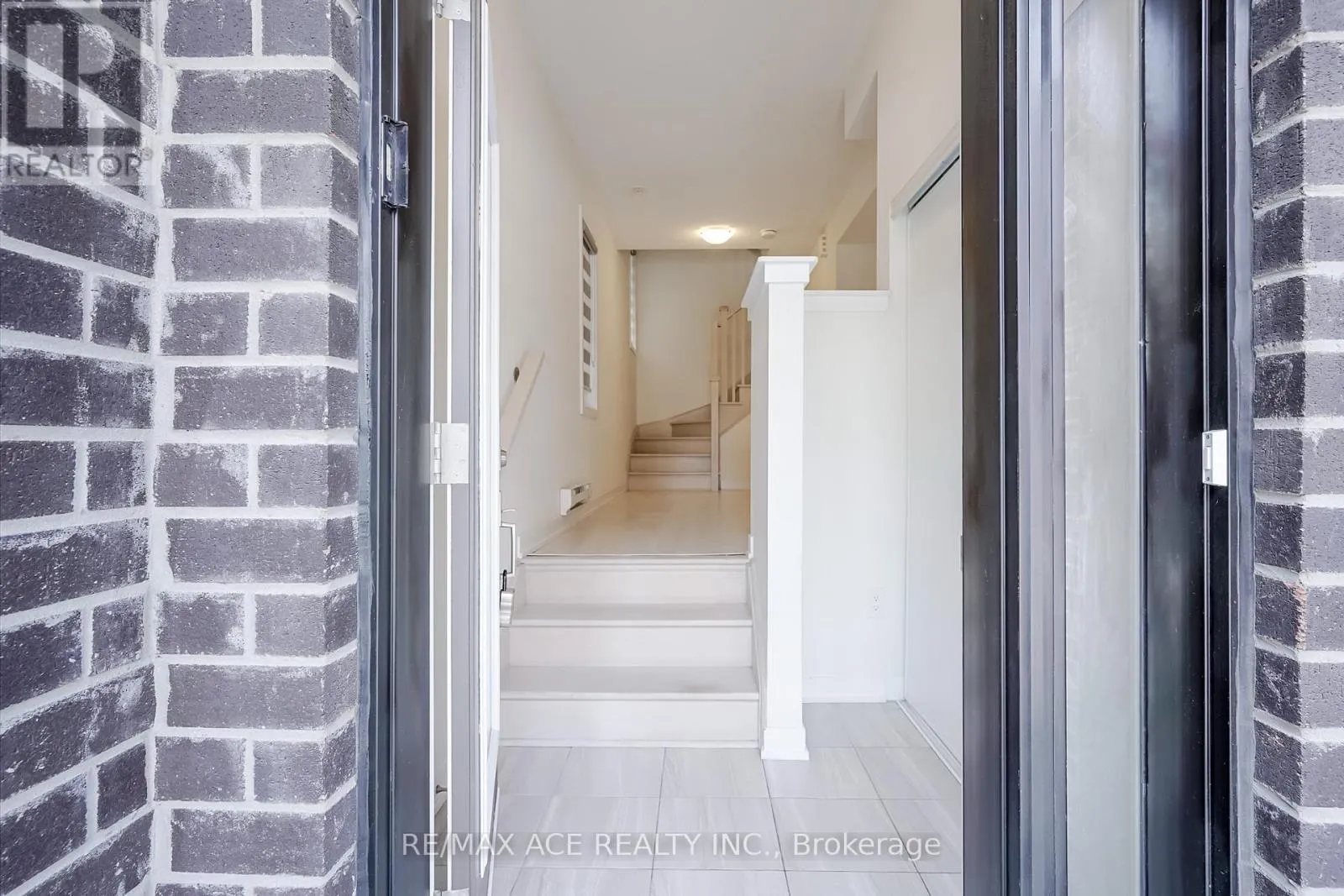 1501 - 1865 PICKERING PARKWAY