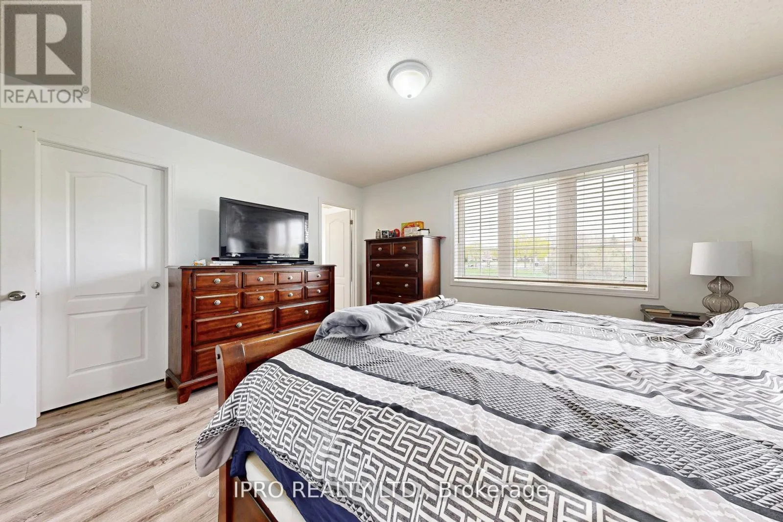 6 MT PLEASANT AVENUE
