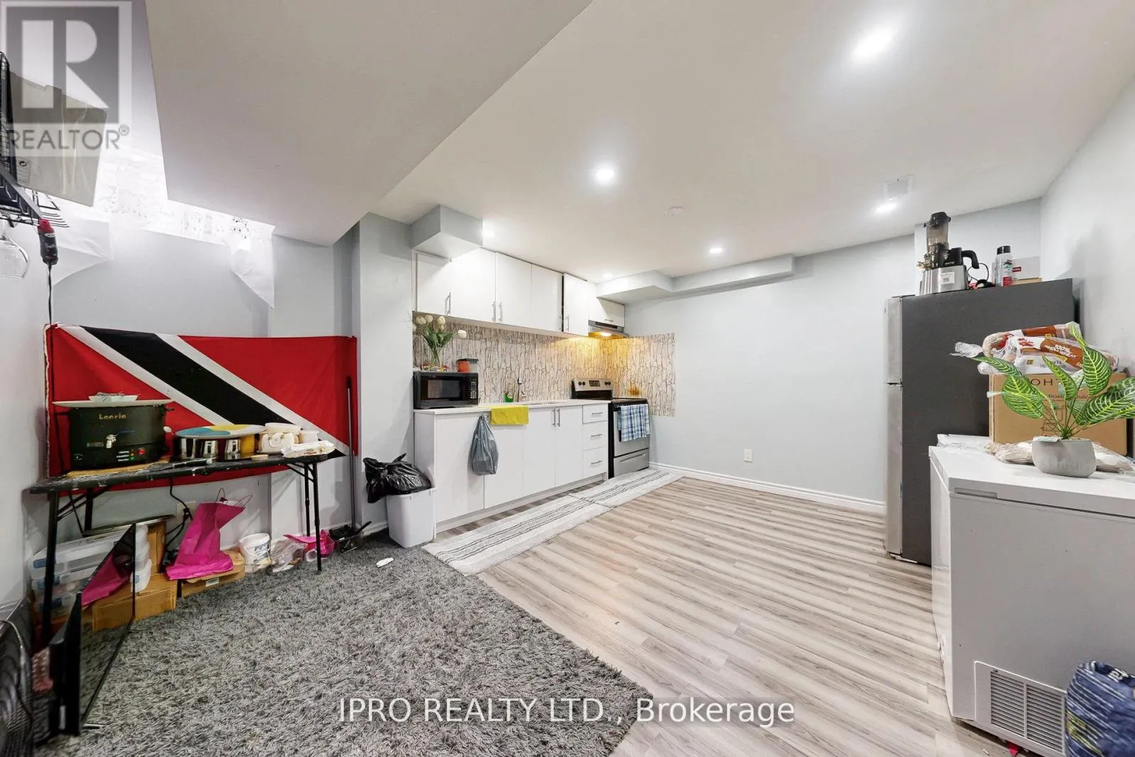 6 MT PLEASANT AVENUE