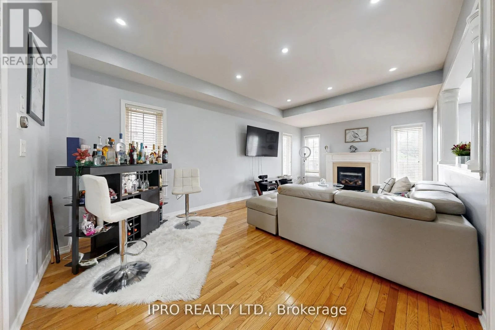 6 MT PLEASANT AVENUE