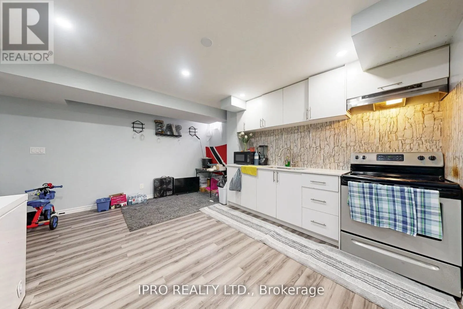 6 MT PLEASANT AVENUE