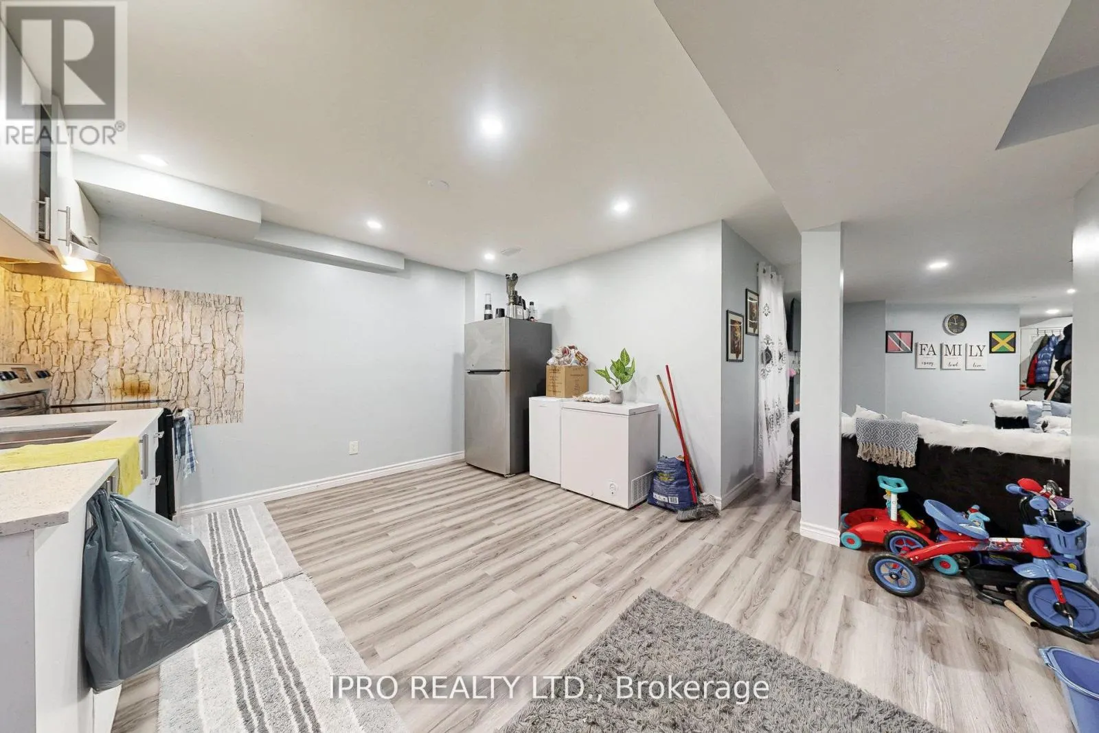 6 MT PLEASANT AVENUE