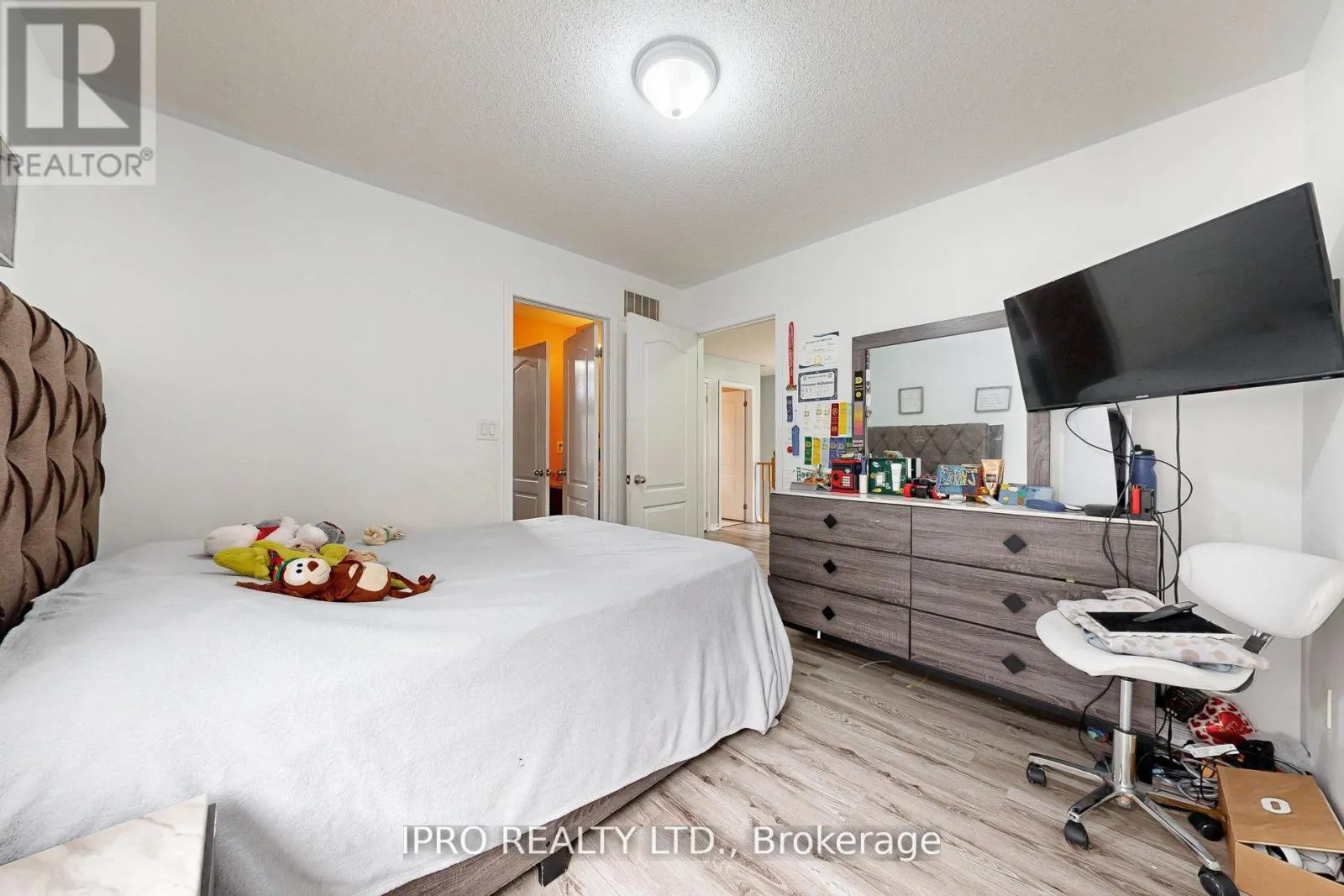 6 MT PLEASANT AVENUE