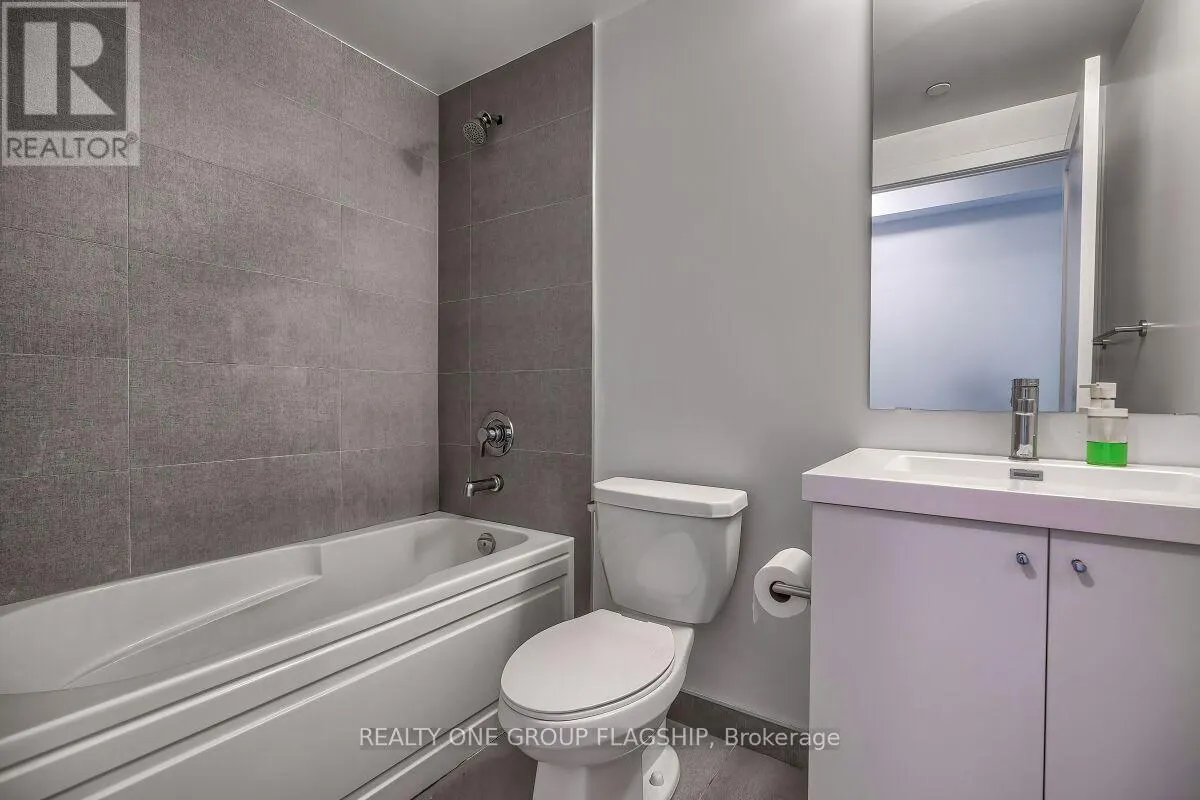421 - 2550 SIMCOE STREET N