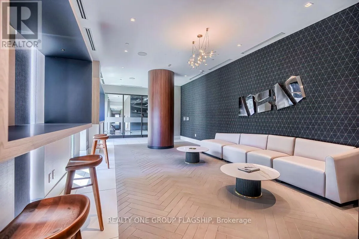 421 - 2550 SIMCOE STREET N