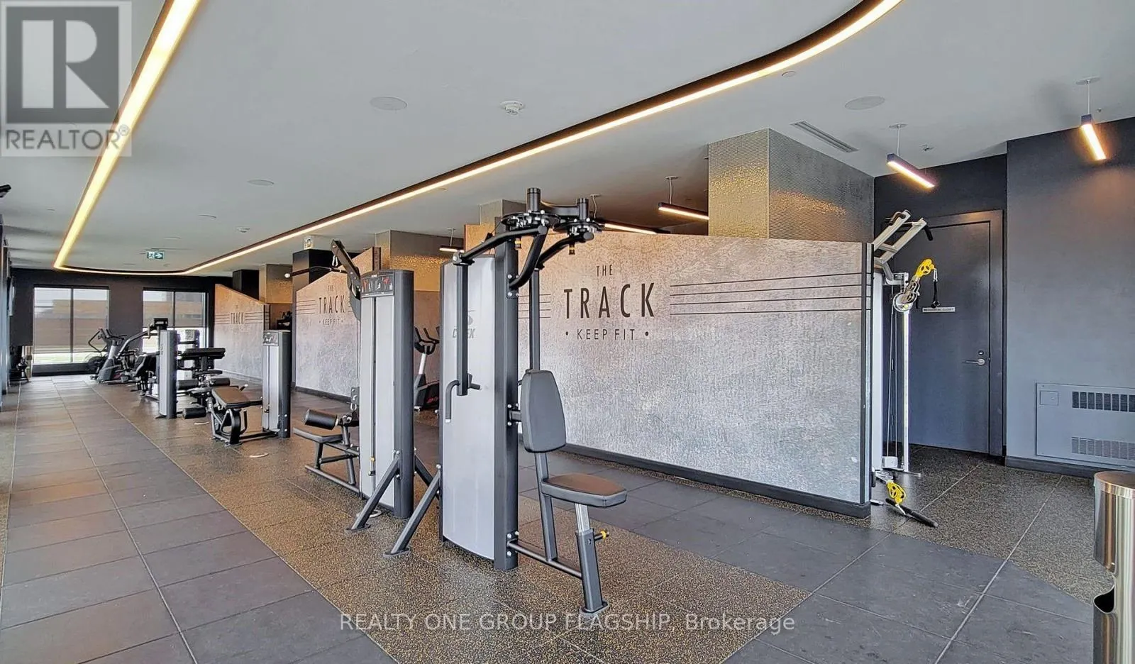 421 - 2550 SIMCOE STREET N
