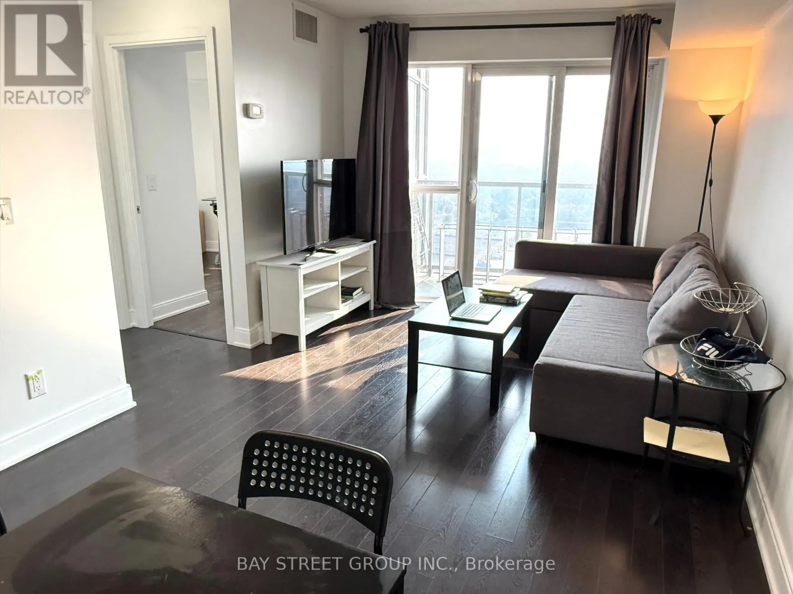 2325 - 135 VILLAGE GREEN SQ