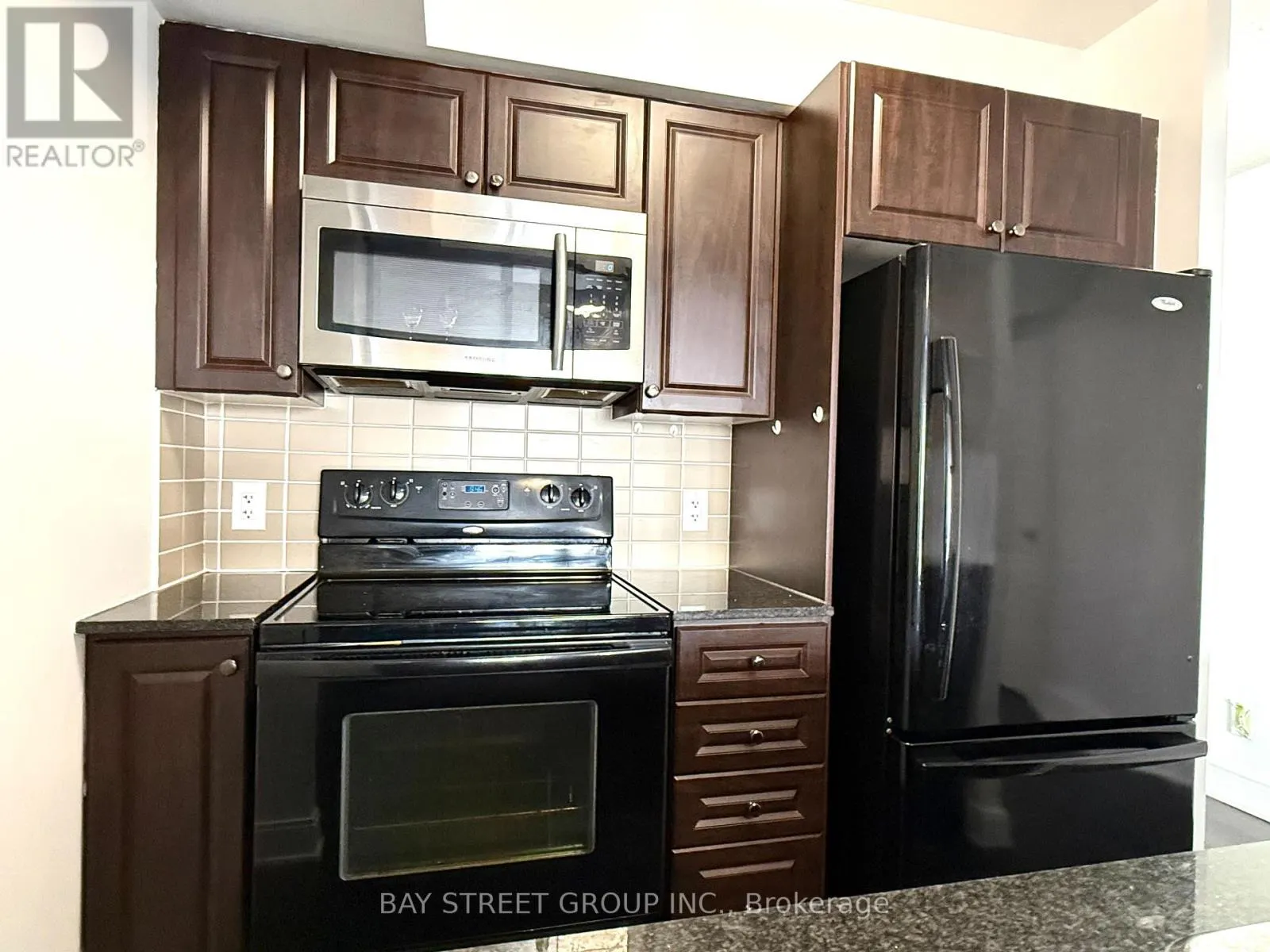 2325 - 135 VILLAGE GREEN SQ
