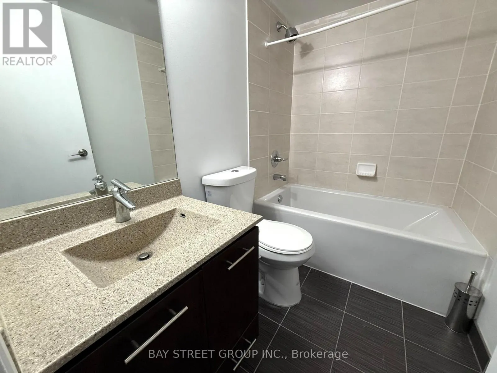 2325 - 135 VILLAGE GREEN SQ
