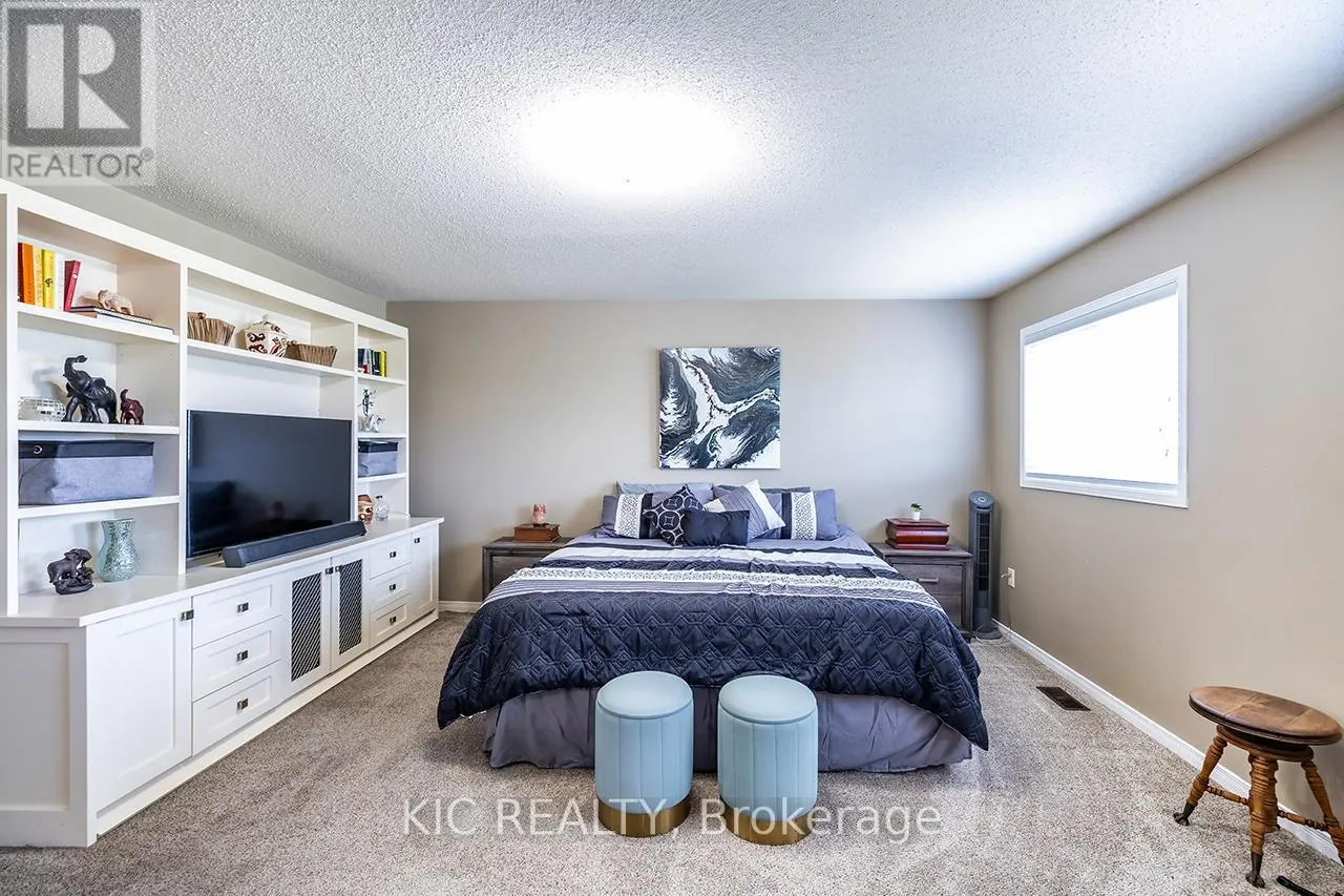 40 PUTTINGEDGE DRIVE