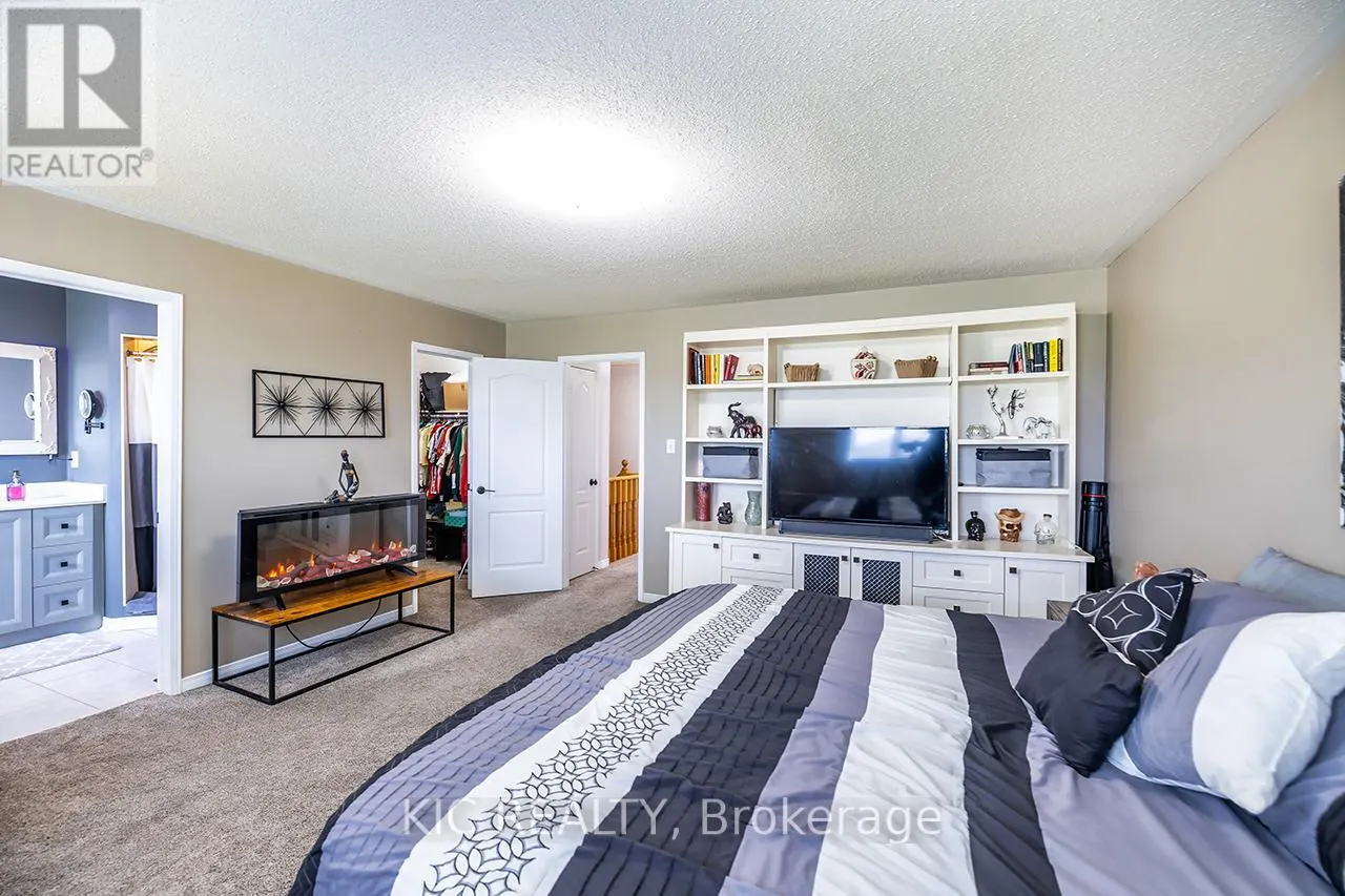 40 PUTTINGEDGE DRIVE