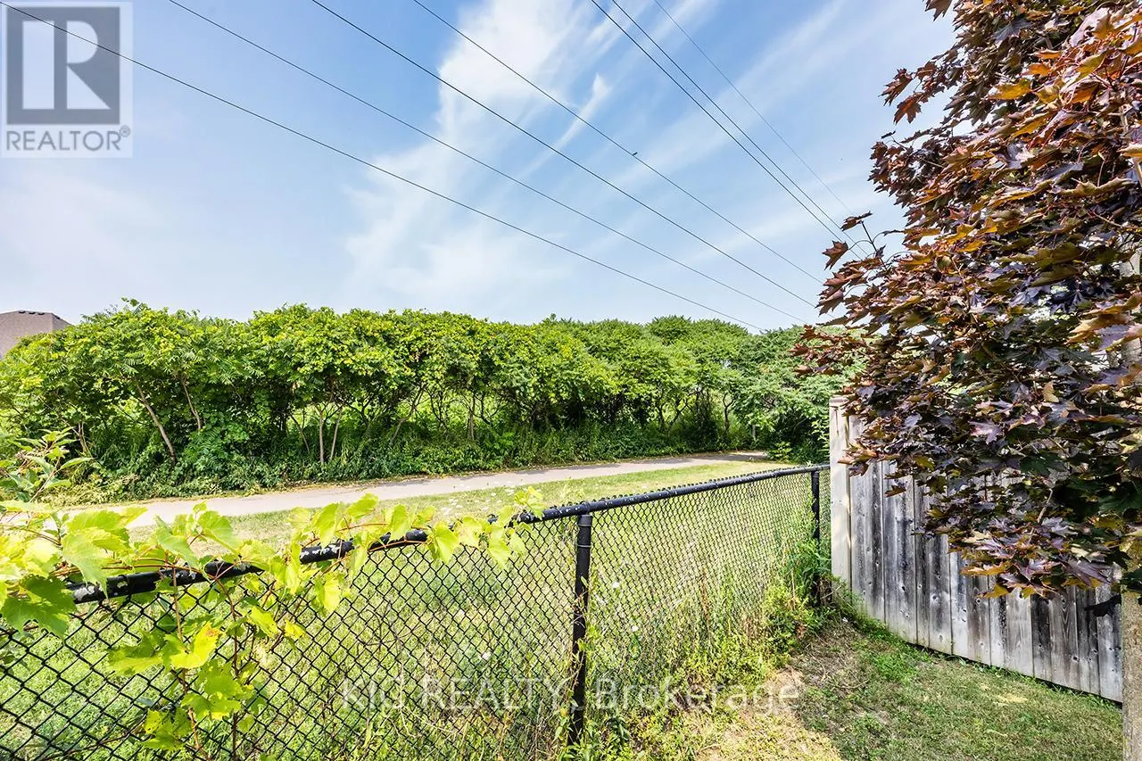 40 PUTTINGEDGE DRIVE