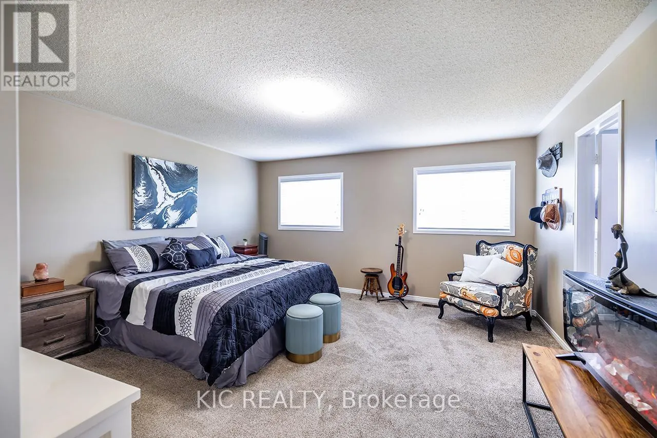 40 PUTTINGEDGE DRIVE
