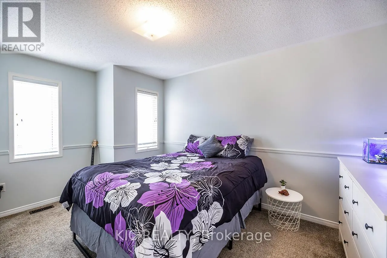 40 PUTTINGEDGE DRIVE