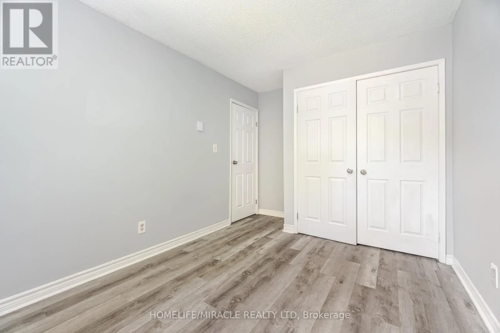 230 TAUNTON ROAD W