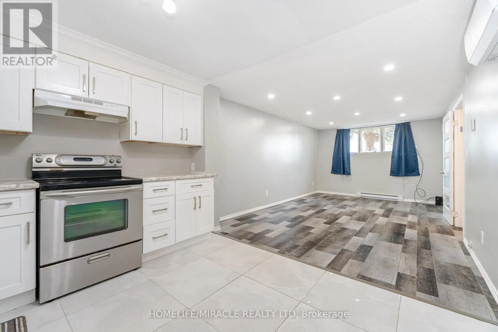 230 TAUNTON ROAD W