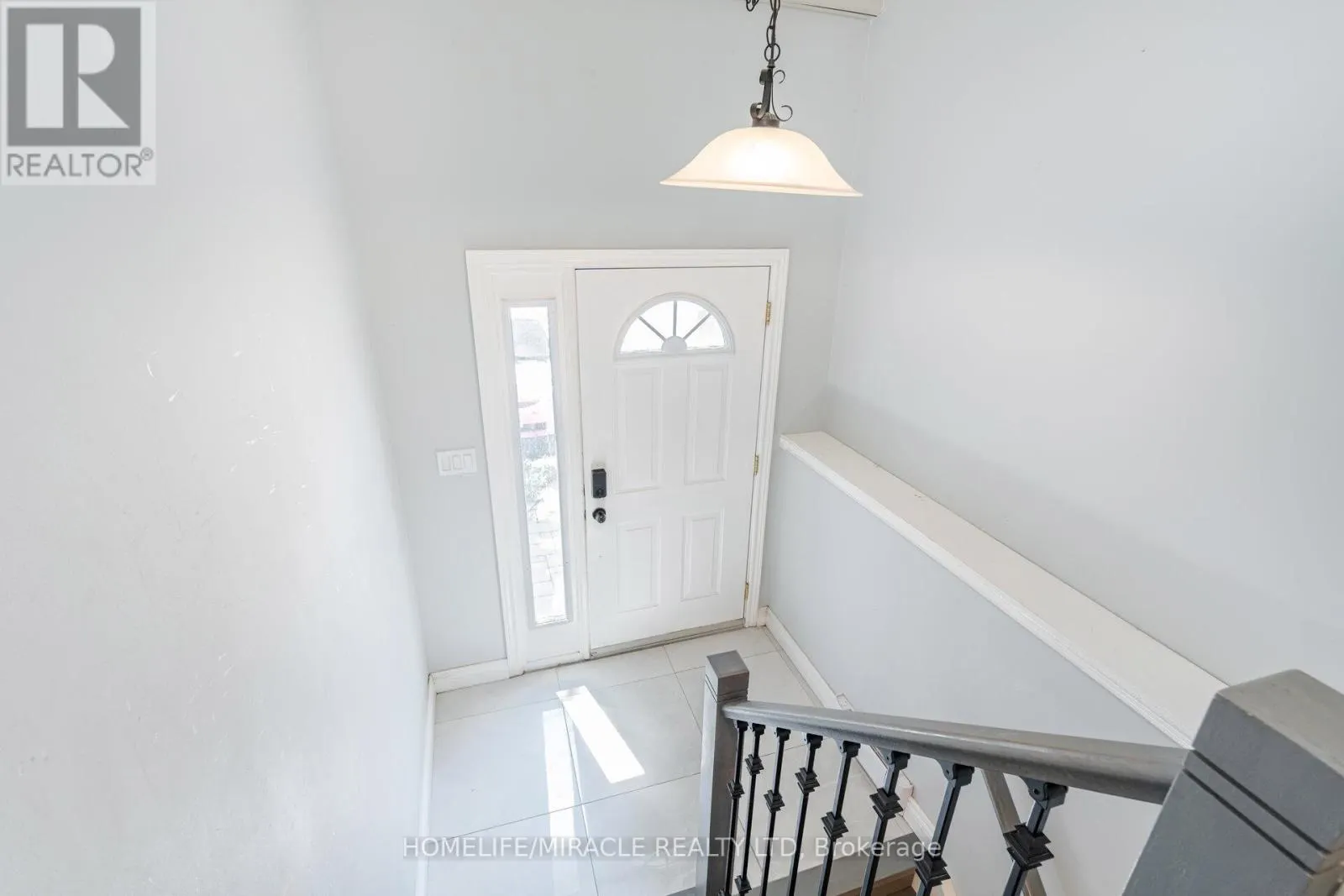 230 TAUNTON ROAD W