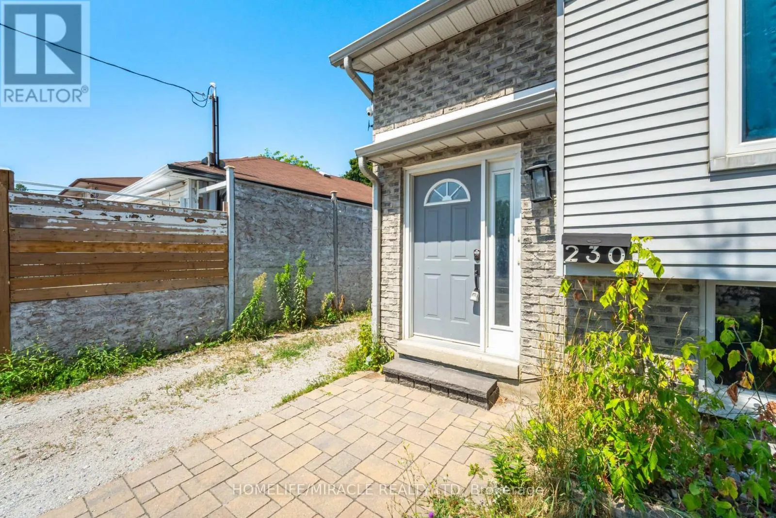 230 TAUNTON ROAD W