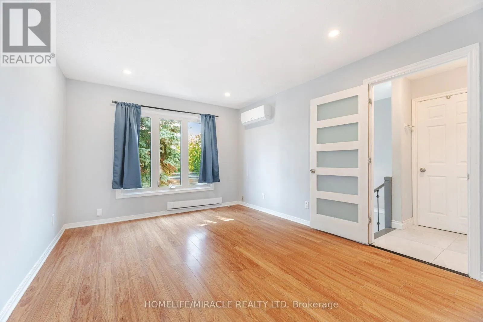 230 TAUNTON ROAD W