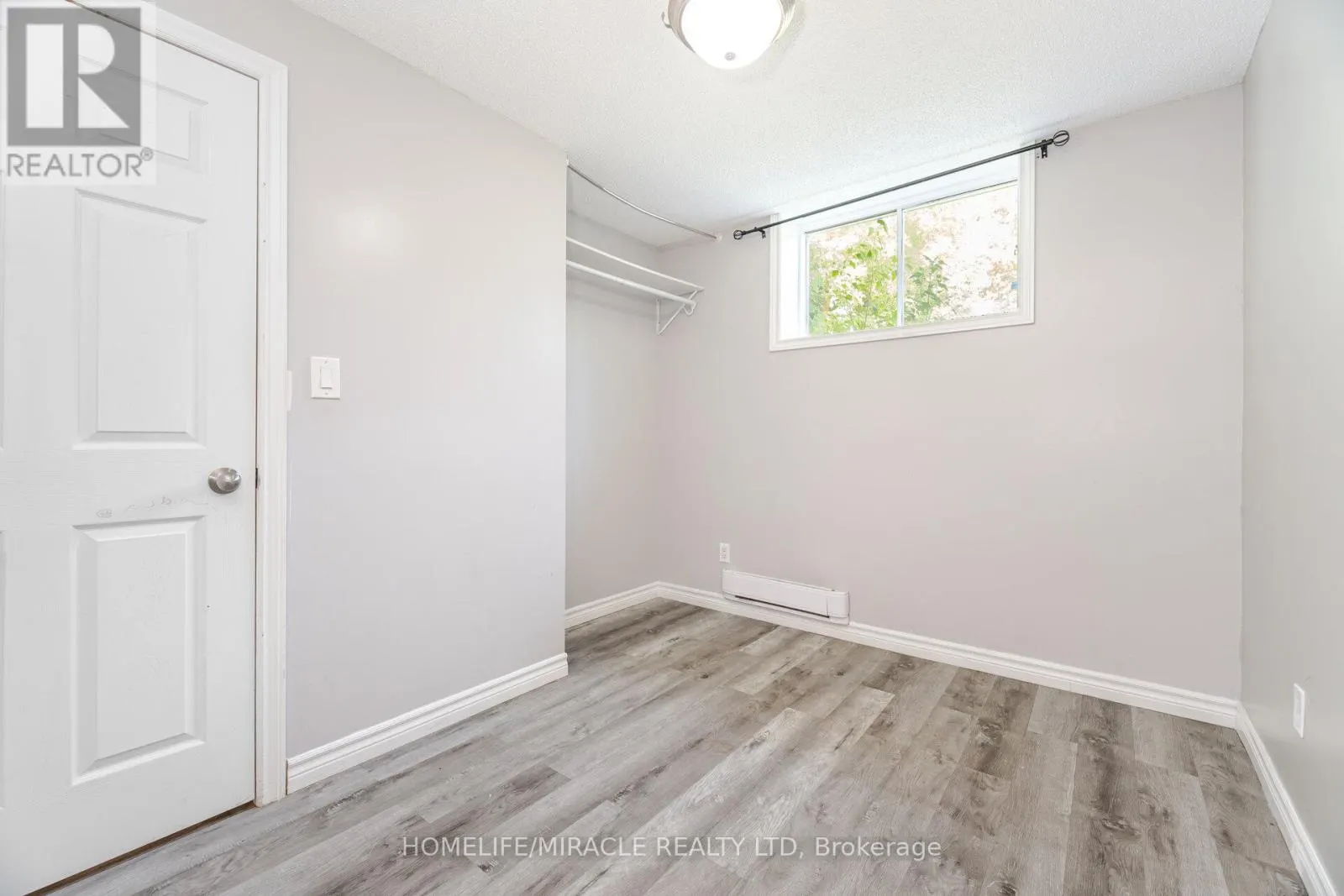230 TAUNTON ROAD W