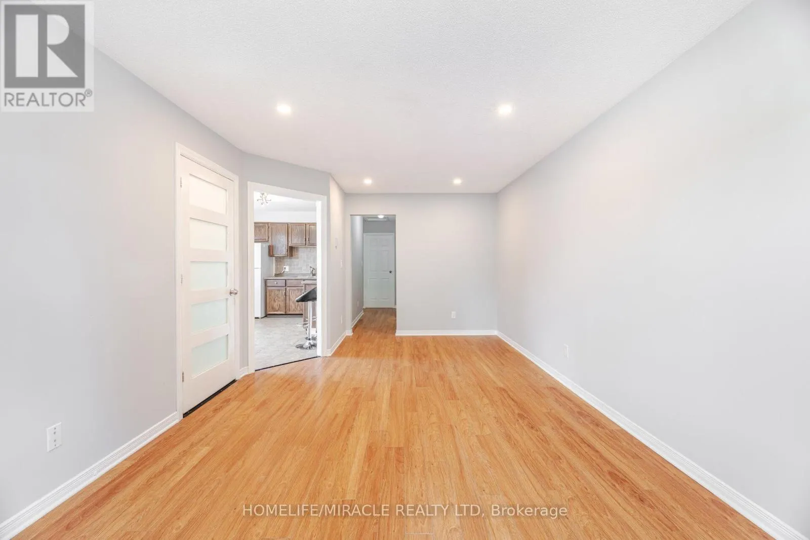 230 TAUNTON ROAD W
