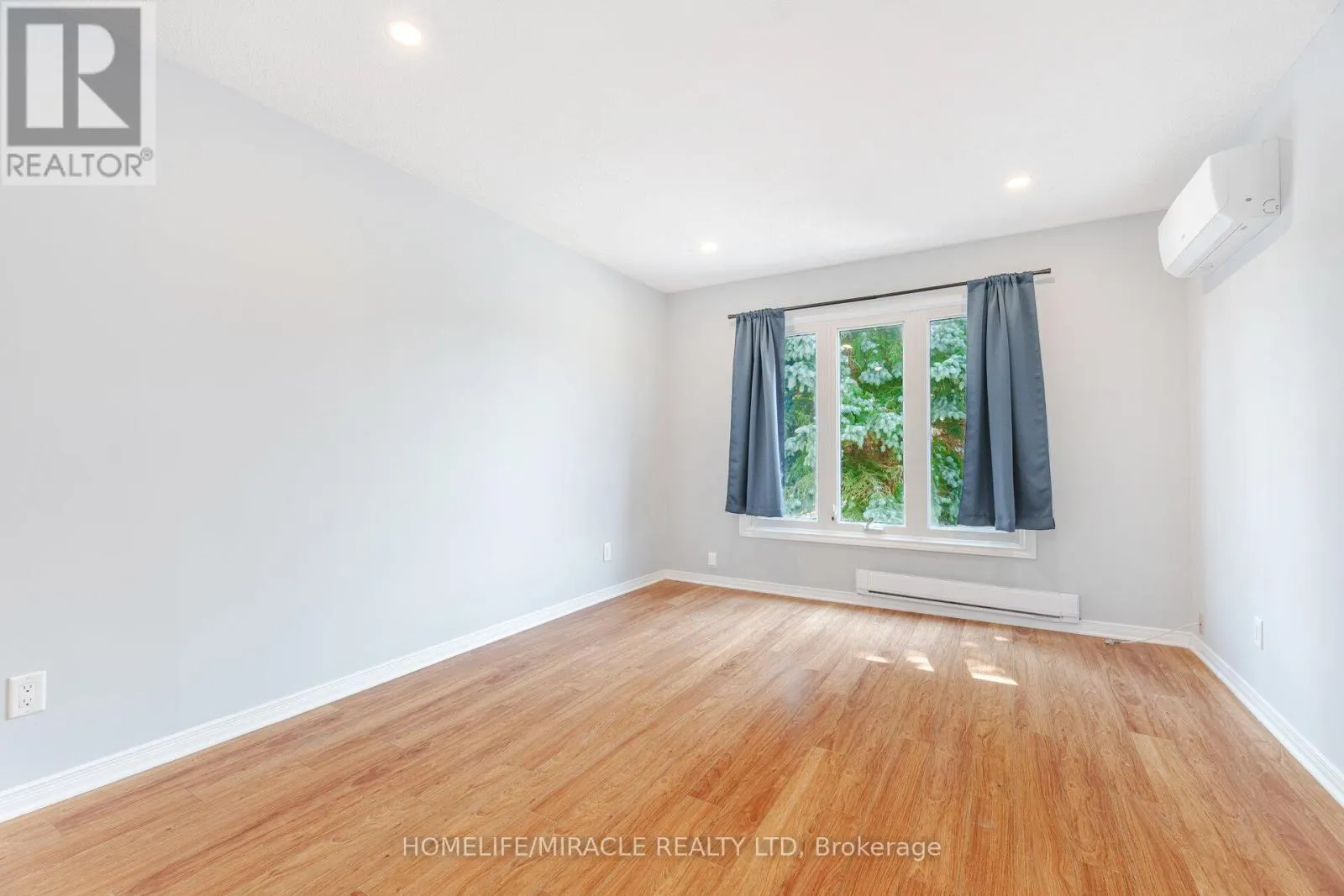 230 TAUNTON ROAD W