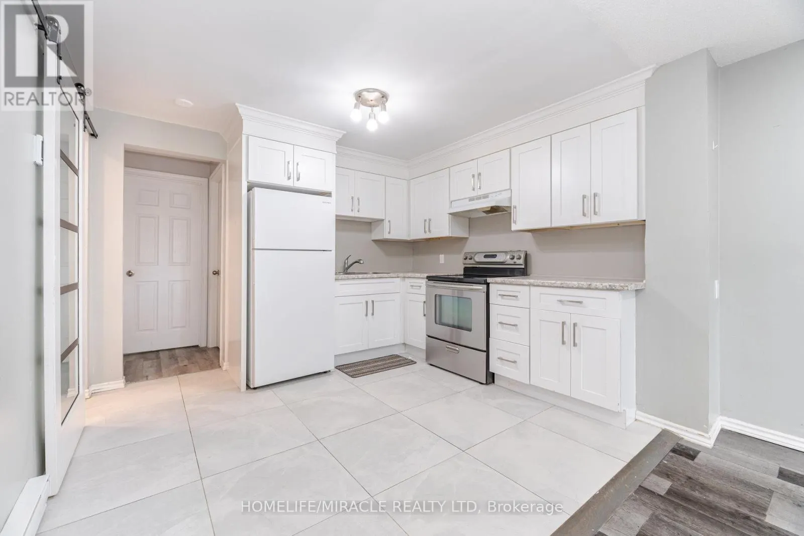 230 TAUNTON ROAD W