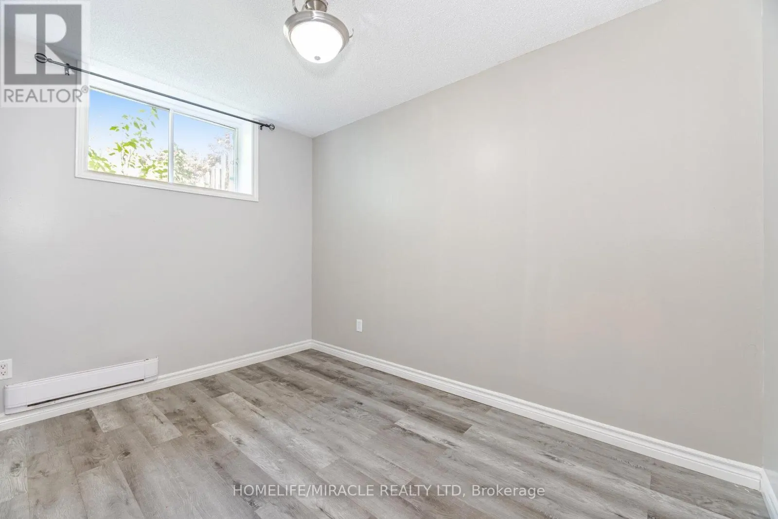 230 TAUNTON ROAD W