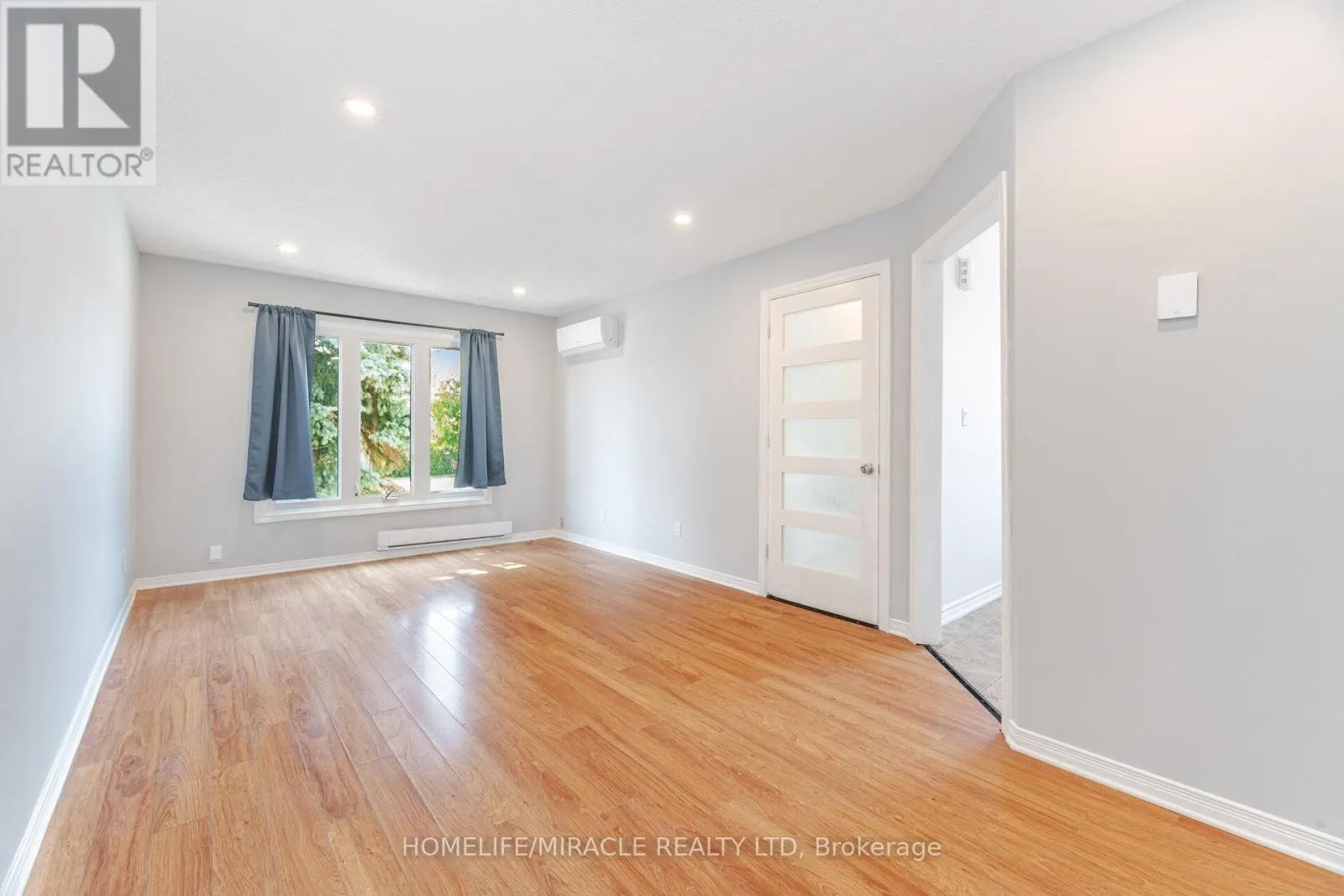230 TAUNTON ROAD W