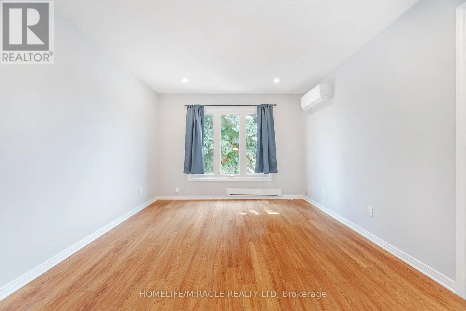 230 TAUNTON ROAD W