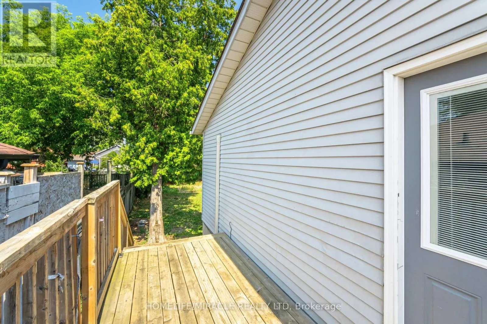 230 TAUNTON ROAD W