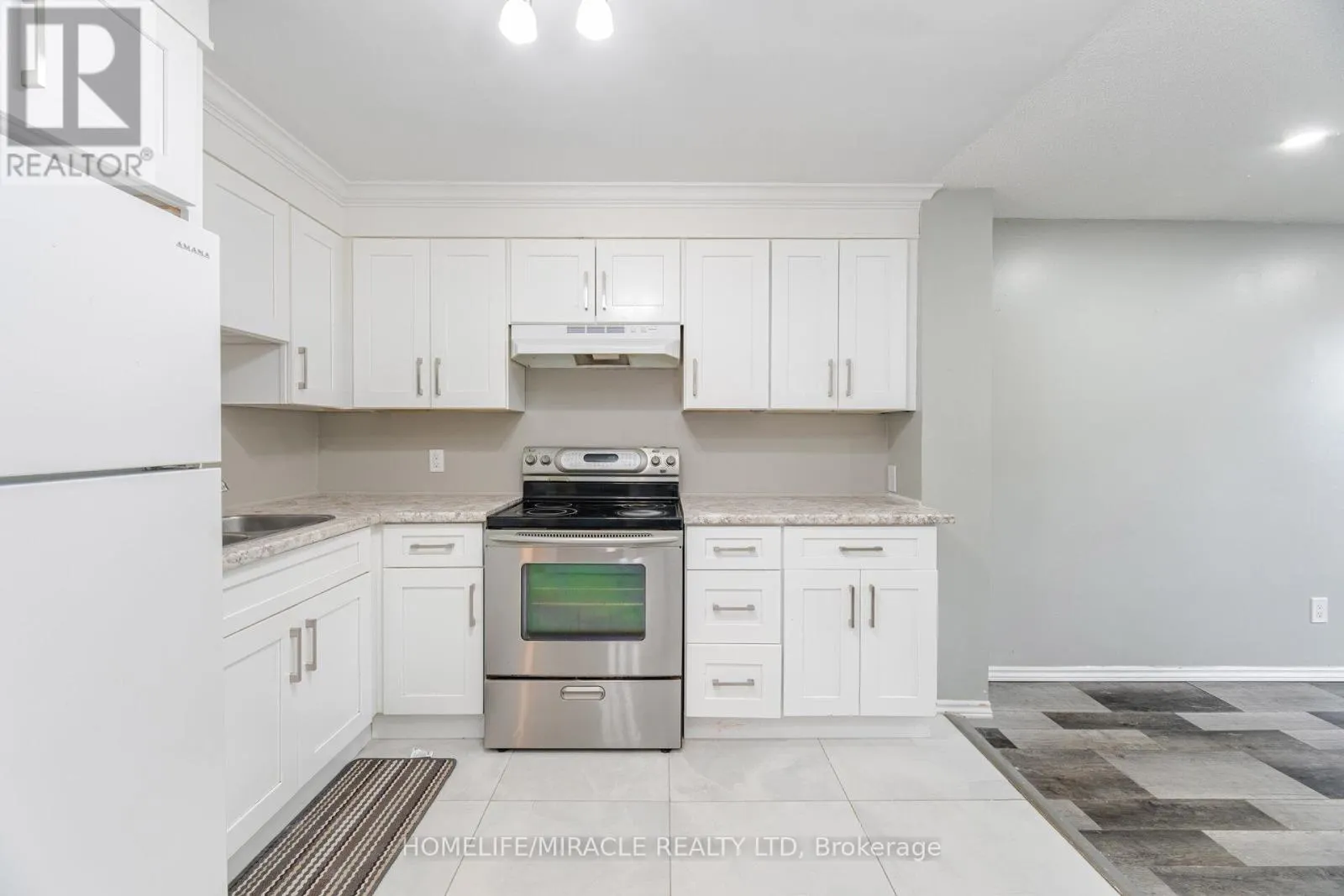 230 TAUNTON ROAD W