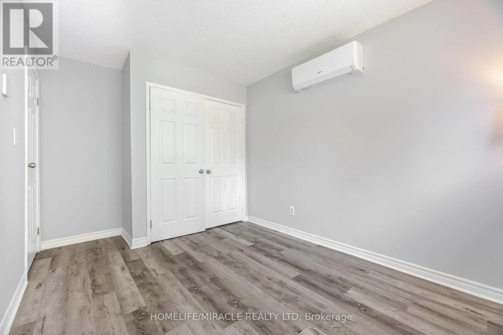 230 TAUNTON ROAD W