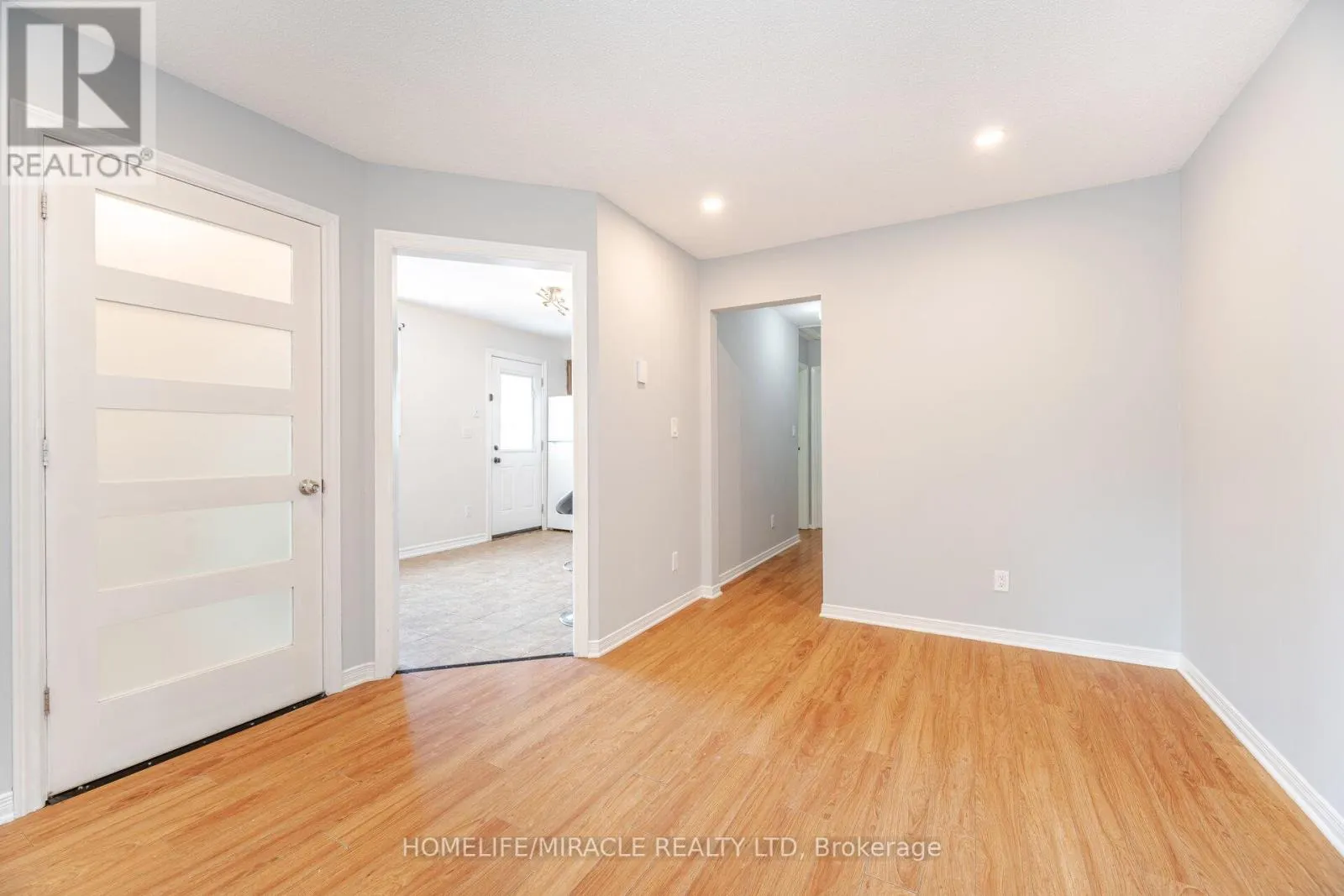 230 TAUNTON ROAD W