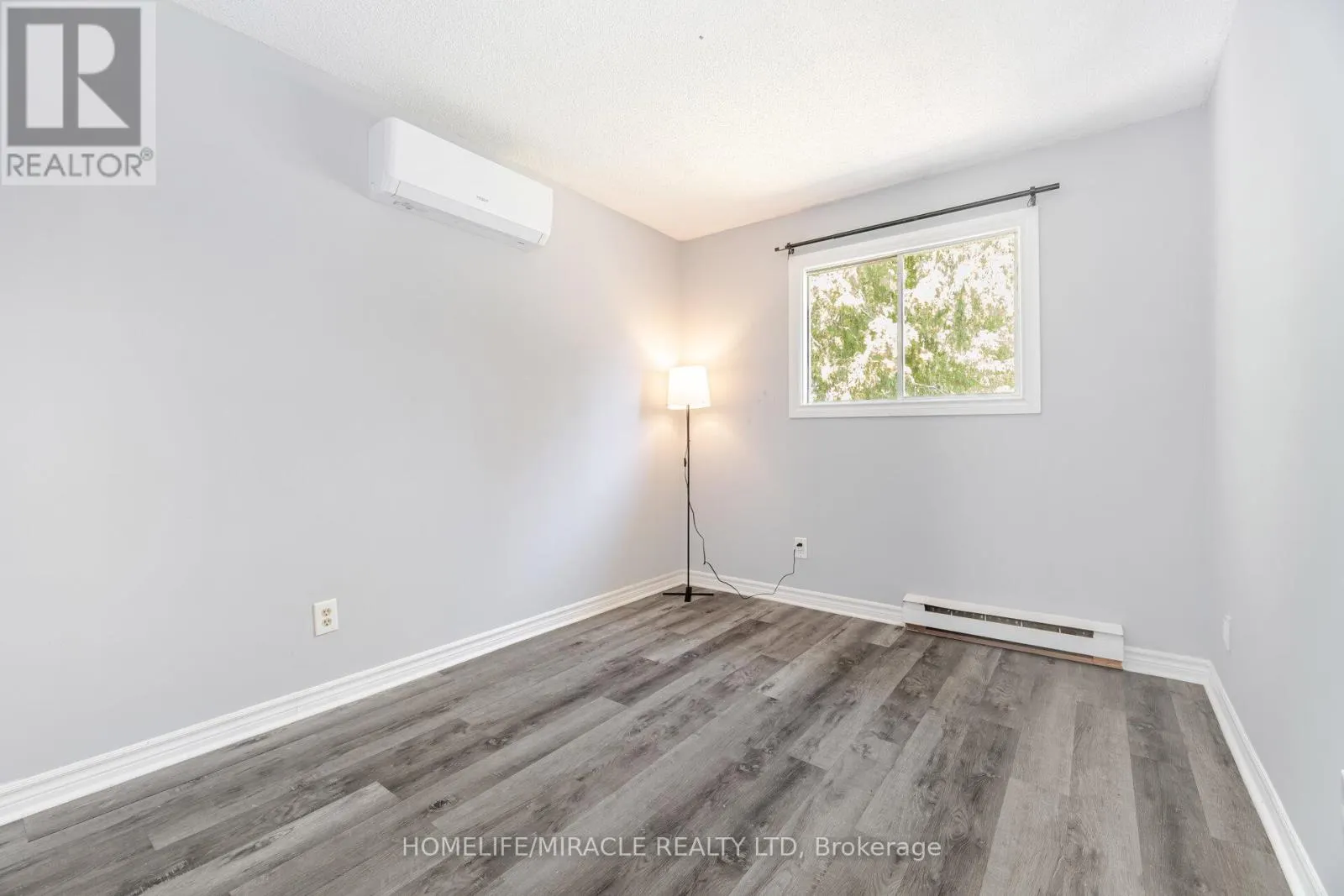 230 TAUNTON ROAD W